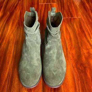 Women’s KOOLABURRA UGG LORELEI Green Suede Leather Ankle Boots Size 9 (26cm)